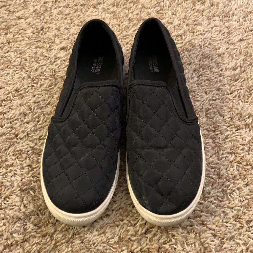 Women’s size 8 slip on shoes